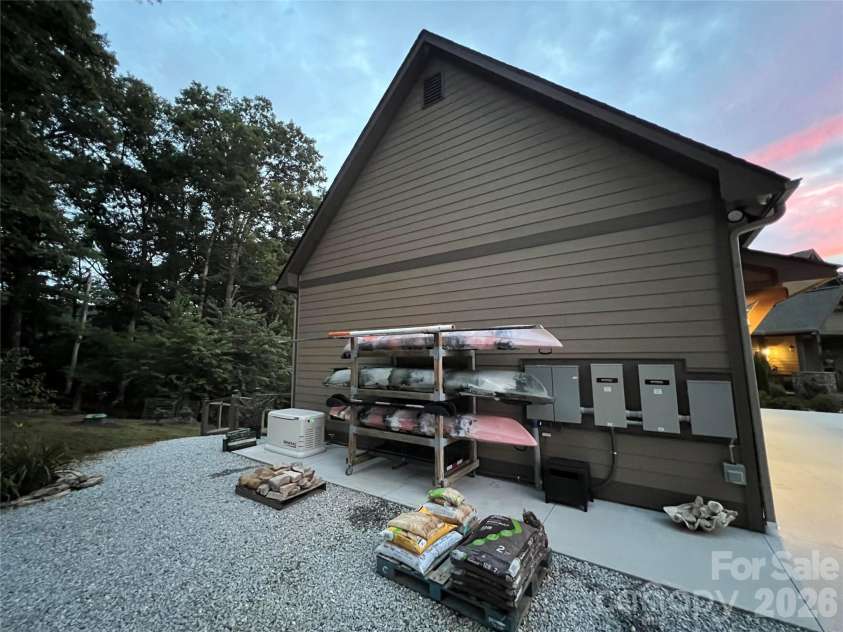 1052 Porter Creek Drive, Franklin, NC 28734.  MLS# CAR4397738, YatesRealty ID 33531. 