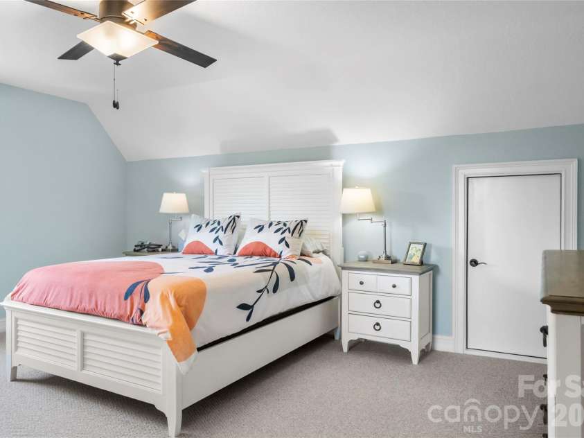 1052 Porter Creek Drive, Franklin, NC 28734.  MLS# CAR4397738, YatesRealty ID 33531. 