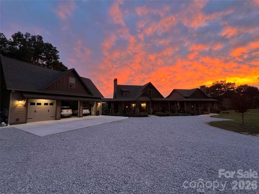 1052 Porter Creek Drive, Franklin, NC 28734.  MLS# CAR4397738, YatesRealty ID 33531. 