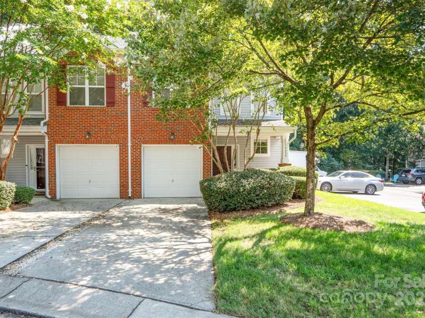 16659 Commons Creek Drive, Charlotte, NC 28277.  MLS# CAR4333249, YatesRealty ID 33531. 