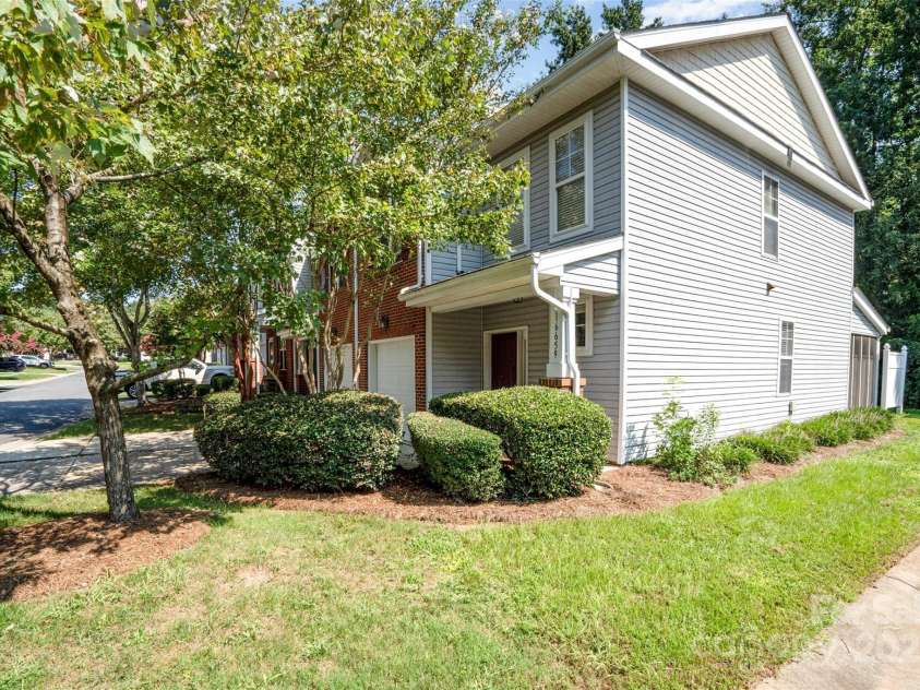 16659 Commons Creek Drive, Charlotte, NC 28277.  MLS# CAR4333249, YatesRealty ID 33531. 