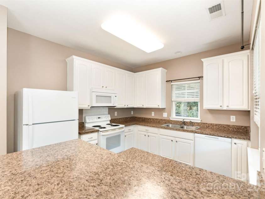 16659 Commons Creek Drive, Charlotte, NC 28277.  MLS# CAR4333249, YatesRealty ID 33531. 