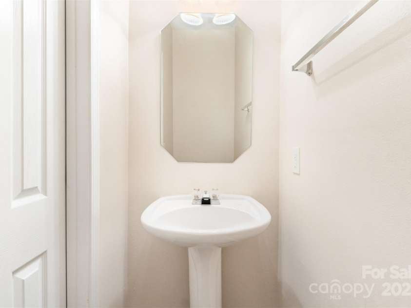 16659 Commons Creek Drive, Charlotte, NC 28277.  MLS# CAR4333249, YatesRealty ID 33531. 