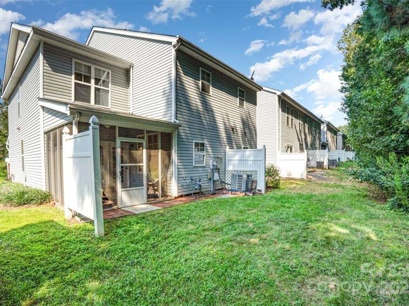 16659 Commons Creek Drive, Charlotte, NC 28277.  MLS# CAR4333249, YatesRealty ID 33531. 