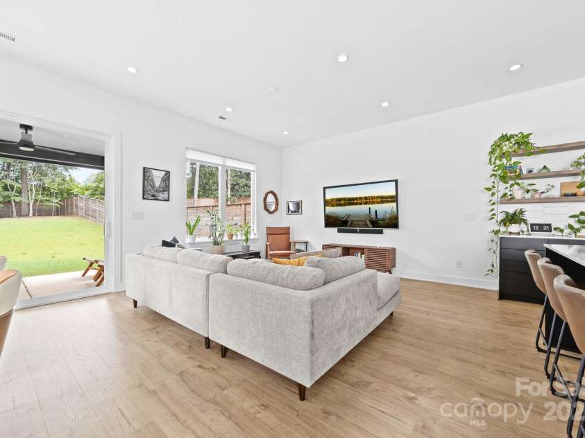 102 Mattoon Street, Charlotte, NC 28216.  MLS# CAR4291152, YatesRealty ID 33532. 