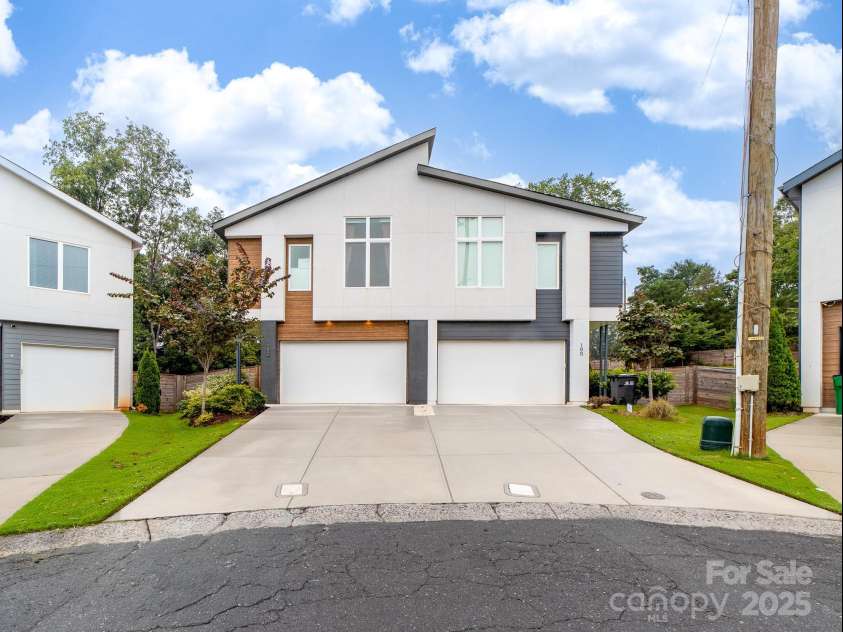 102 Mattoon Street, Charlotte, NC 28216.  MLS# CAR4291152, YatesRealty ID 33532. 