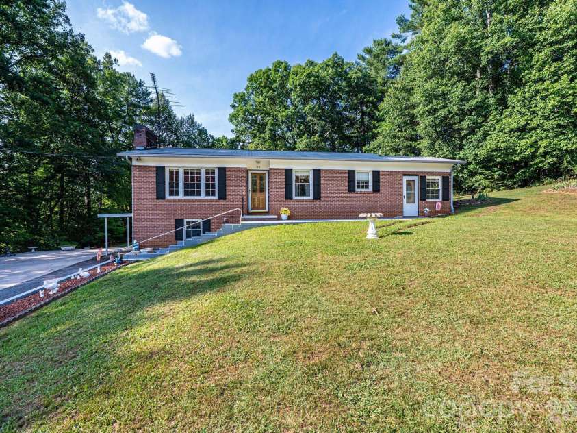 119 Foothill Drive, Lenoir, NC 28645.  MLS# CAR4396649, YatesRealty ID 33533. 