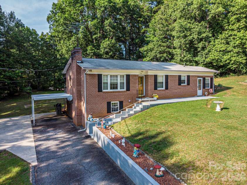 119 Foothill Drive, Lenoir, NC 28645.  MLS# CAR4396649, YatesRealty ID 33533. 