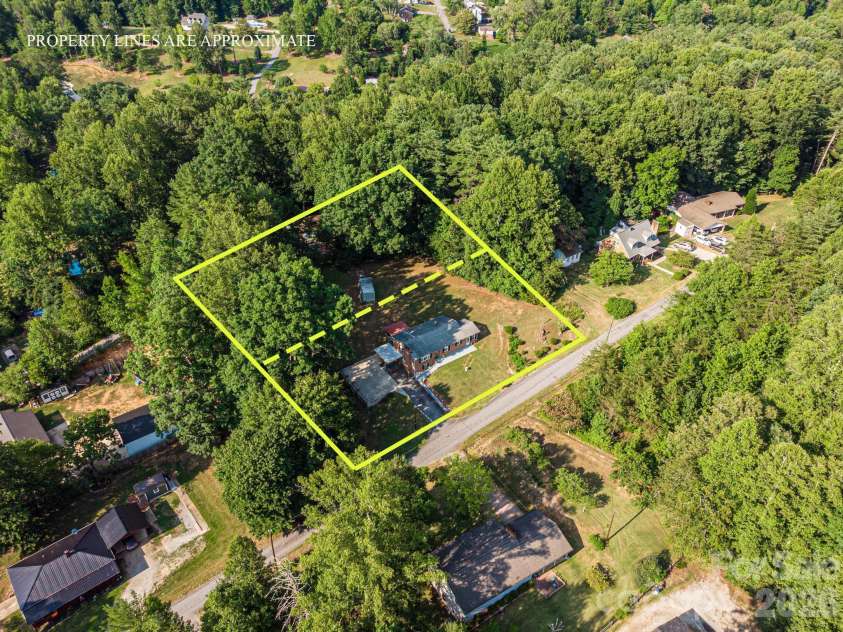 119 Foothill Drive, Lenoir, NC 28645.  MLS# CAR4396649, YatesRealty ID 33533. 