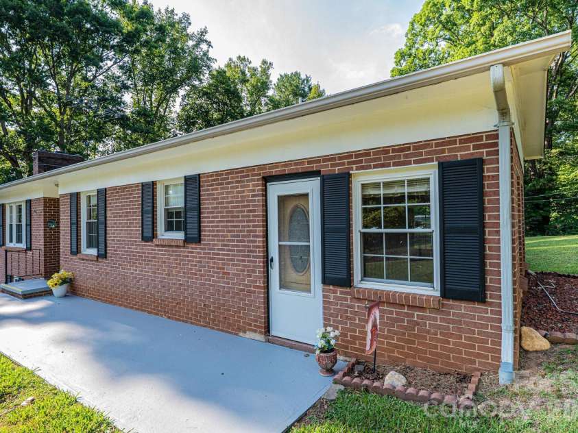 119 Foothill Drive, Lenoir, NC 28645.  MLS# CAR4396649, YatesRealty ID 33533. 