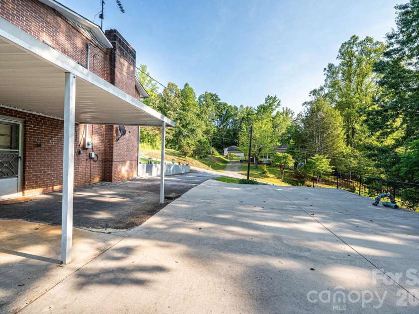 119 Foothill Drive, Lenoir, NC 28645.  MLS# CAR4396649, YatesRealty ID 33533. 