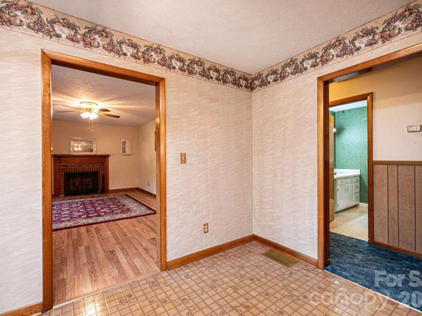 119 Foothill Drive, Lenoir, NC 28645.  MLS# CAR4396649, YatesRealty ID 33533. 