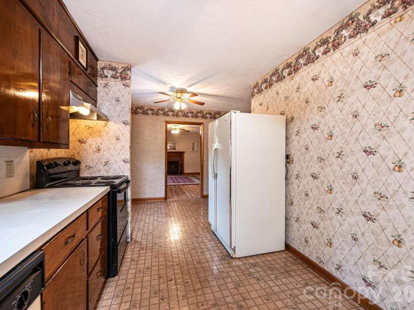 119 Foothill Drive, Lenoir, NC 28645.  MLS# CAR4396649, YatesRealty ID 33533. 