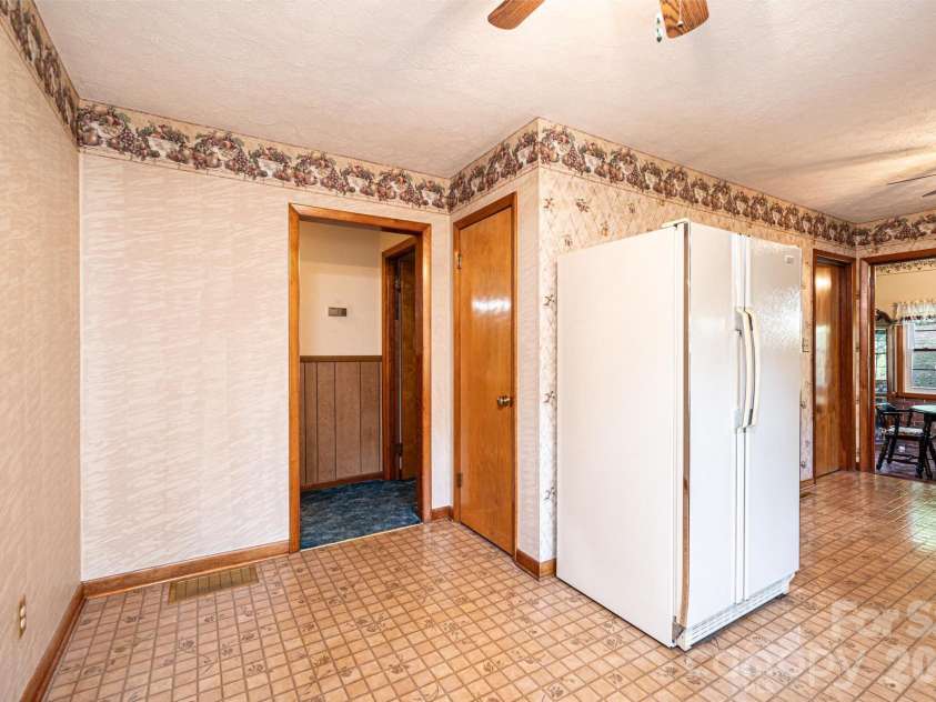 119 Foothill Drive, Lenoir, NC 28645.  MLS# CAR4396649, YatesRealty ID 33533. 