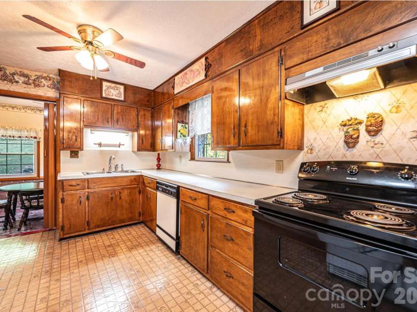 119 Foothill Drive, Lenoir, NC 28645.  MLS# CAR4396649, YatesRealty ID 33533. 