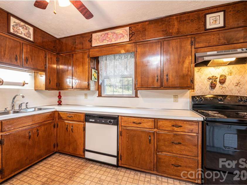 119 Foothill Drive, Lenoir, NC 28645.  MLS# CAR4396649, YatesRealty ID 33533. 