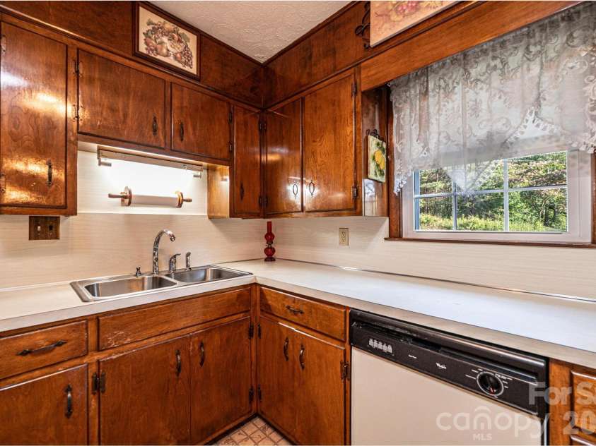 119 Foothill Drive, Lenoir, NC 28645.  MLS# CAR4396649, YatesRealty ID 33533. 