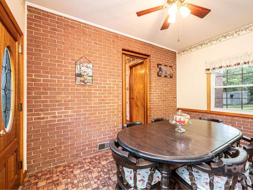 119 Foothill Drive, Lenoir, NC 28645.  MLS# CAR4396649, YatesRealty ID 33533. 