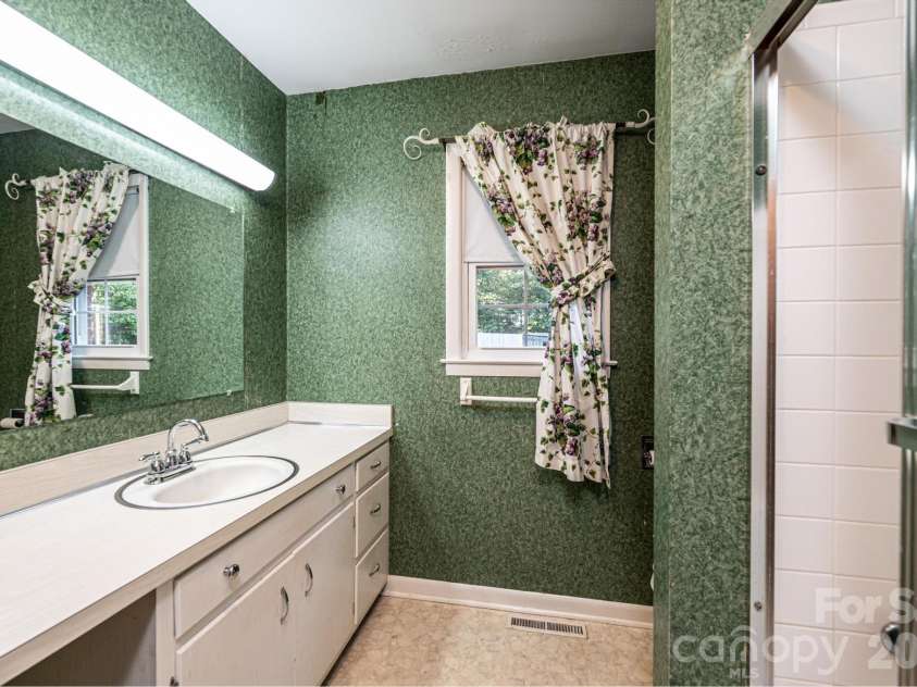 119 Foothill Drive, Lenoir, NC 28645.  MLS# CAR4396649, YatesRealty ID 33533. 