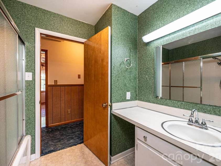 119 Foothill Drive, Lenoir, NC 28645.  MLS# CAR4396649, YatesRealty ID 33533. 
