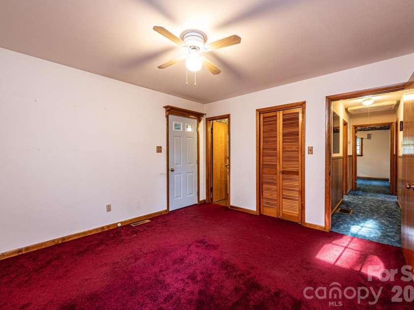 119 Foothill Drive, Lenoir, NC 28645.  MLS# CAR4396649, YatesRealty ID 33533. 