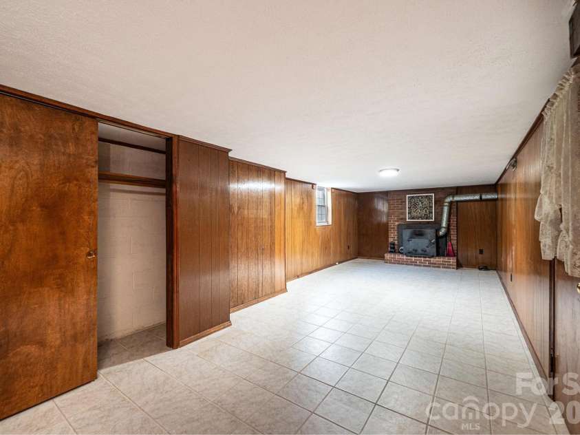119 Foothill Drive, Lenoir, NC 28645.  MLS# CAR4396649, YatesRealty ID 33533. 