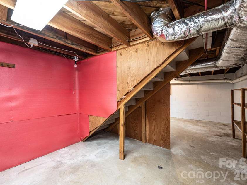 119 Foothill Drive, Lenoir, NC 28645.  MLS# CAR4396649, YatesRealty ID 33533. 