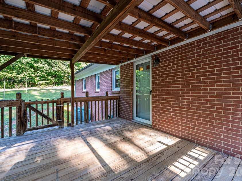 119 Foothill Drive, Lenoir, NC 28645.  MLS# CAR4396649, YatesRealty ID 33533. 