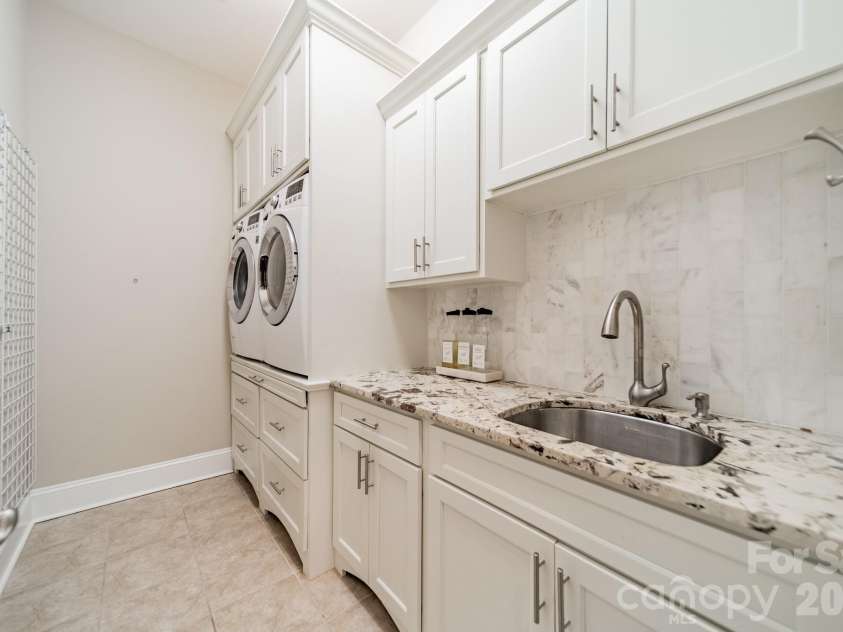 2077 Tatton Hall Road, Fort Mill, SC 29715.  MLS# CAR4369872, YatesRealty ID 33534. 
