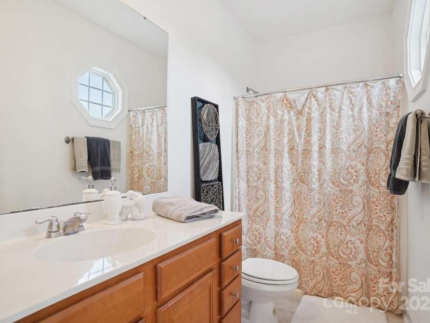 3351 Keady Mill Loop, Kannapolis, NC 28081.  MLS# CAR4268717, YatesRealty ID 33534. Guest Room Bath
