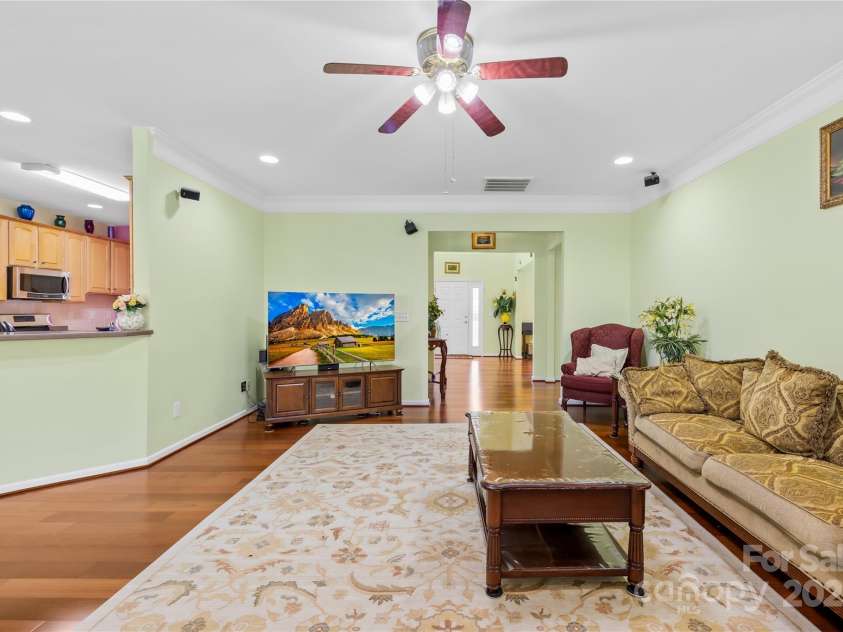 5710 Underwood Avenue, Charlotte, NC 28213.  MLS# CAR4253817, YatesRealty ID 33535. 