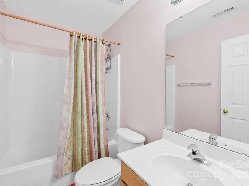 5710 Underwood Avenue, Charlotte, NC 28213.  MLS# CAR4253817, YatesRealty ID 33535. 