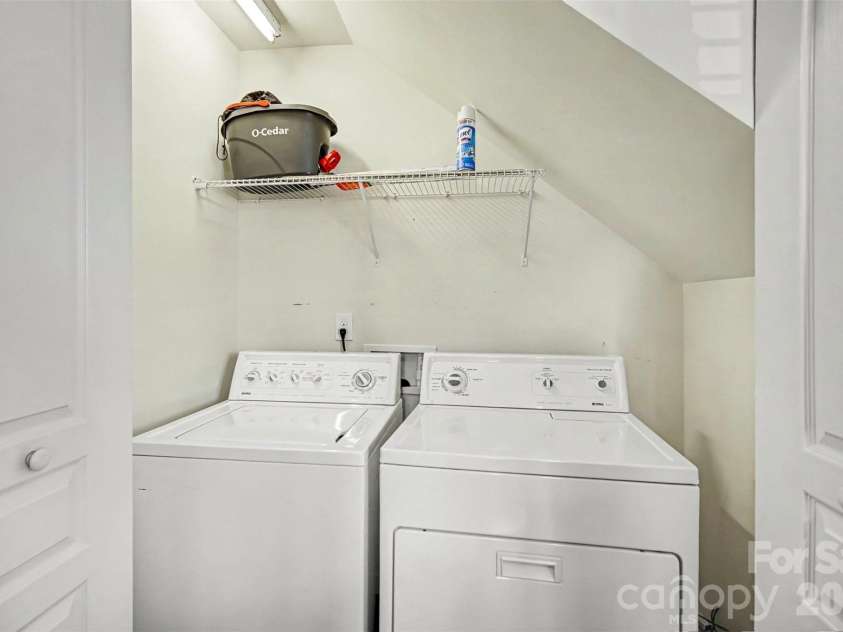 717 River Park Road, Belmont, NC 28012.  MLS# CAR4385377, YatesRealty ID 33535. Convenient 1st floor laundry