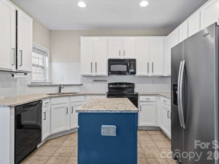 10563 Stoneacre Court, Pineville, NC 28134.  MLS# CAR4388810, YatesRealty ID 33537. Kitchen