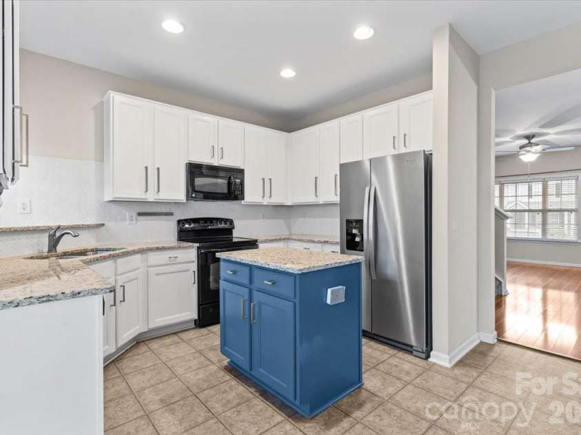 10563 Stoneacre Court, Pineville, NC 28134.  MLS# CAR4428184, YatesRealty ID 33537. Kitchen
