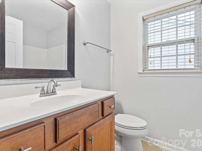 10563 Stoneacre Court, Pineville, NC 28134.  MLS# CAR4428184, YatesRealty ID 33537. Primary Bathroom