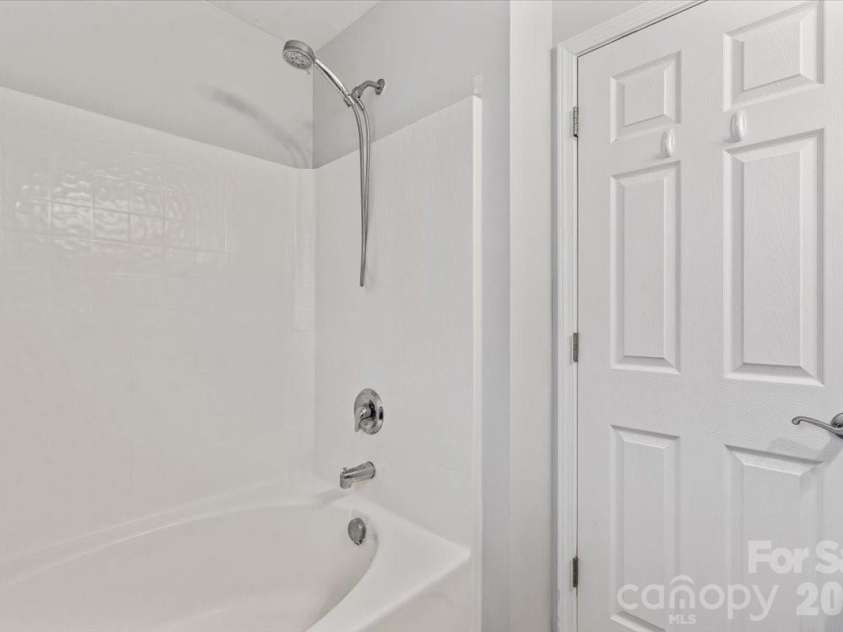 10563 Stoneacre Court, Pineville, NC 28134.  MLS# CAR4428184, YatesRealty ID 33537. Primary Bathroom