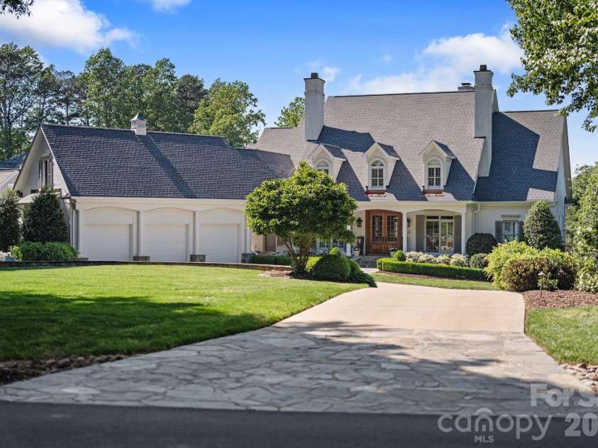 19300 Mary Ardrey Circle, Cornelius, NC 28031.  MLS# CAR4387769, YatesRealty ID 33538. 