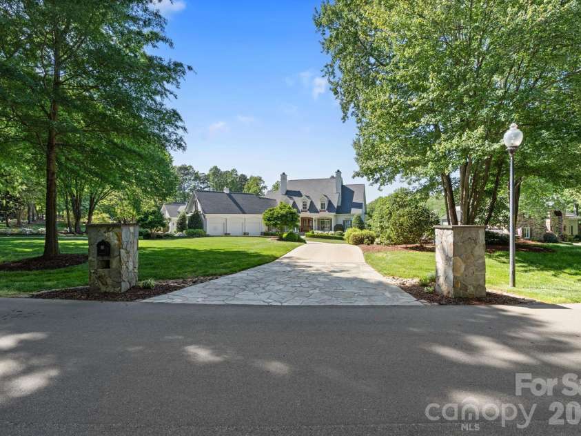 19300 Mary Ardrey Circle, Cornelius, NC 28031.  MLS# CAR4387769, YatesRealty ID 33538. 