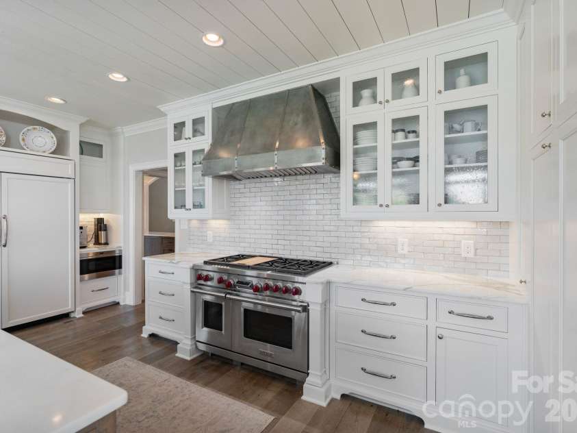 19300 Mary Ardrey Circle, Cornelius, NC 28031.  MLS# CAR4387769, YatesRealty ID 33538. 