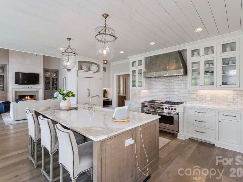 19300 Mary Ardrey Circle, Cornelius, NC 28031.  MLS# CAR4387769, YatesRealty ID 33538. 