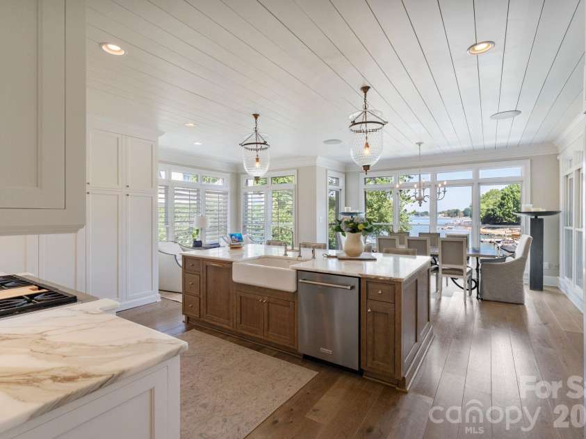 19300 Mary Ardrey Circle, Cornelius, NC 28031.  MLS# CAR4387769, YatesRealty ID 33538. 