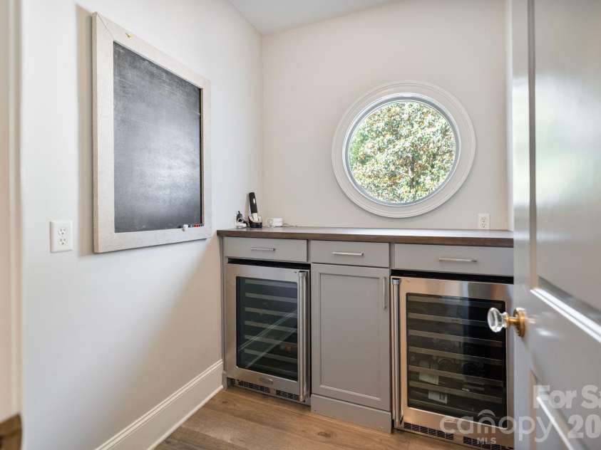19300 Mary Ardrey Circle, Cornelius, NC 28031.  MLS# CAR4387769, YatesRealty ID 33538. 