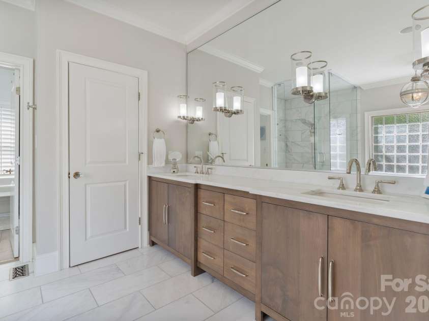 19300 Mary Ardrey Circle, Cornelius, NC 28031.  MLS# CAR4387769, YatesRealty ID 33538. 