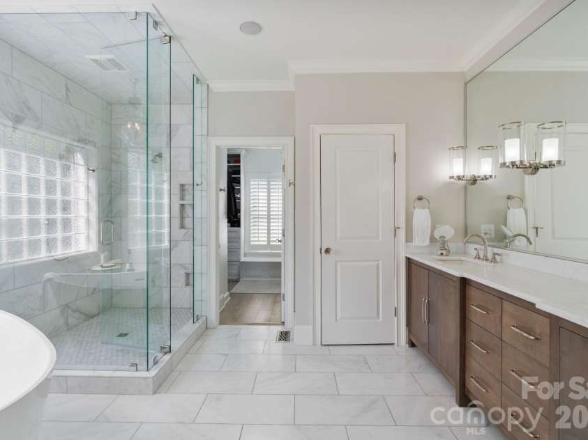 19300 Mary Ardrey Circle, Cornelius, NC 28031.  MLS# CAR4387769, YatesRealty ID 33538. 