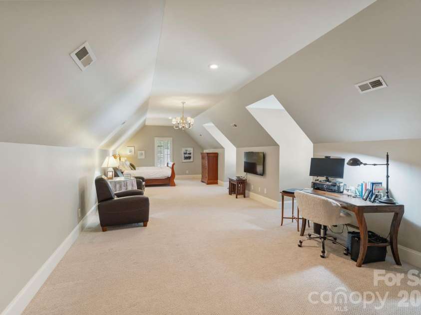 19300 Mary Ardrey Circle, Cornelius, NC 28031.  MLS# CAR4387769, YatesRealty ID 33538. 