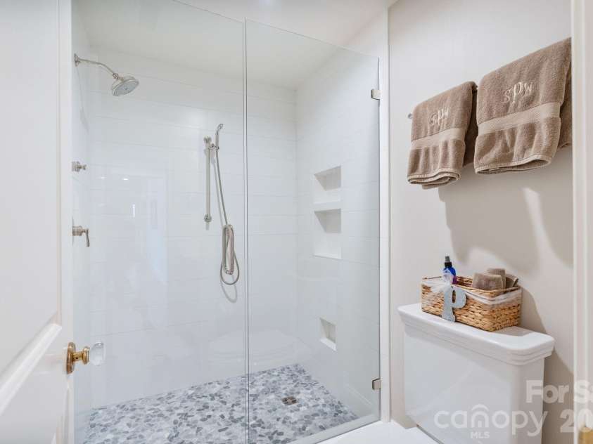 19300 Mary Ardrey Circle, Cornelius, NC 28031.  MLS# CAR4387769, YatesRealty ID 33538. 