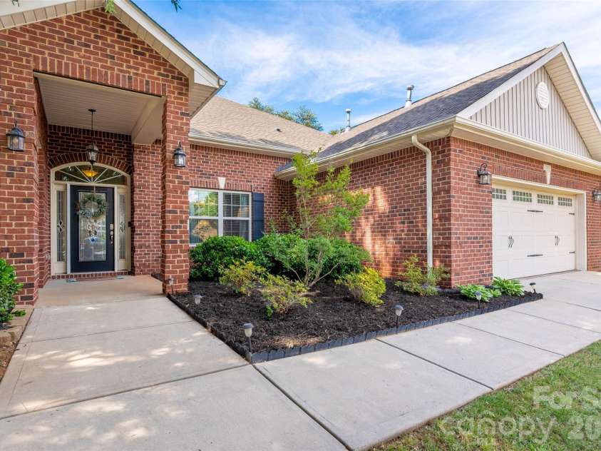12411 Pine Terrace Court, Charlotte, NC 28273.  MLS# CAR4394255, YatesRealty ID 33539. 
