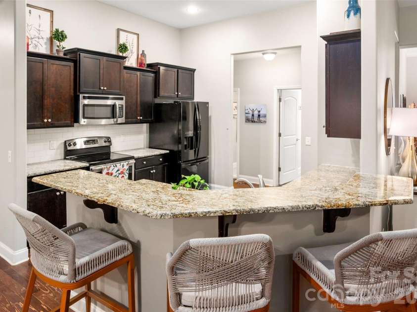 12411 Pine Terrace Court, Charlotte, NC 28273.  MLS# CAR4394255, YatesRealty ID 33539. Breakfast Bar