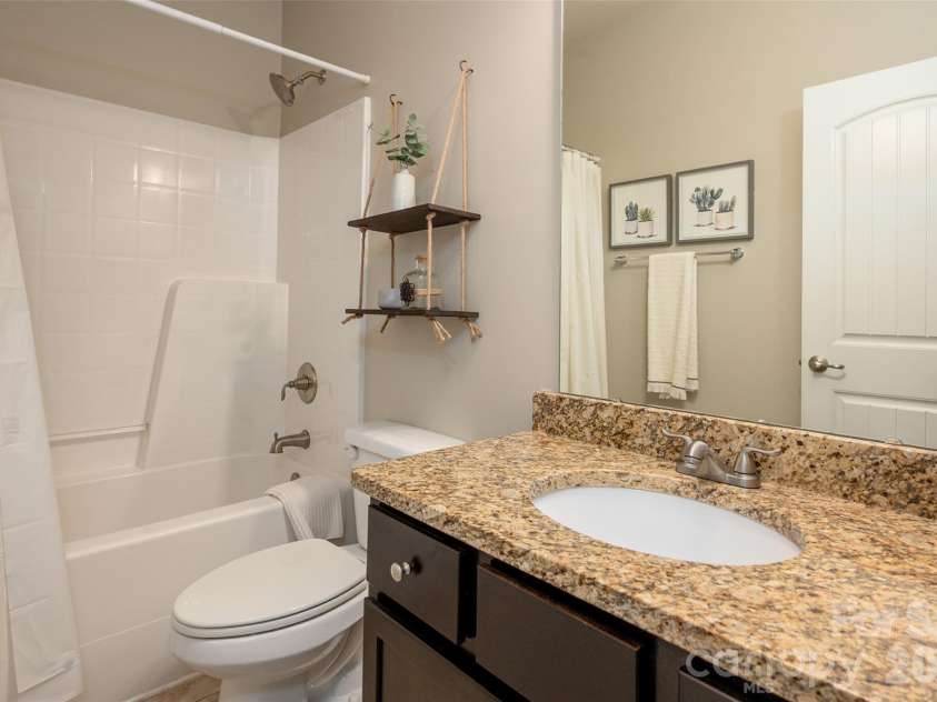 12411 Pine Terrace Court, Charlotte, NC 28273.  MLS# CAR4394255, YatesRealty ID 33539. Full Bath